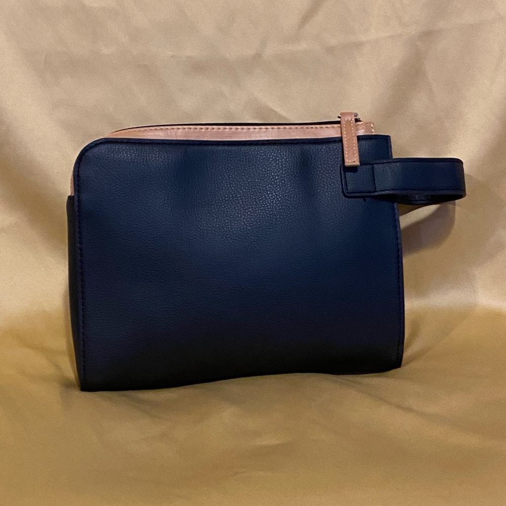 NWT Bvlgari Le Gemme Gyan First Class Emirates Airlines Travel Bag - Picture 10 of 15
